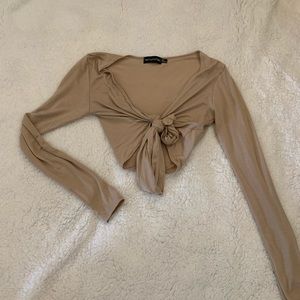 PrettyLittleThing Nude Tie Front Crop Top, US2